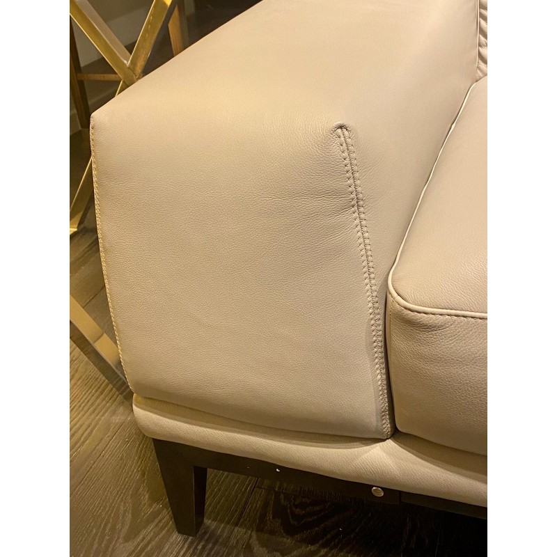 Sofá con rincón modelo Borghese en pielde natuzzi italia.